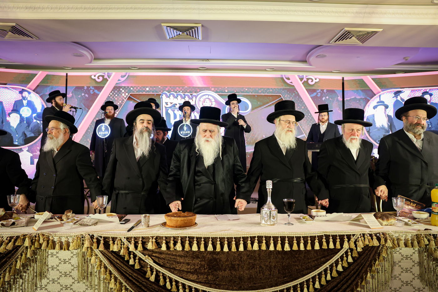 דינר להחיותינו במכנובקא בעלזא