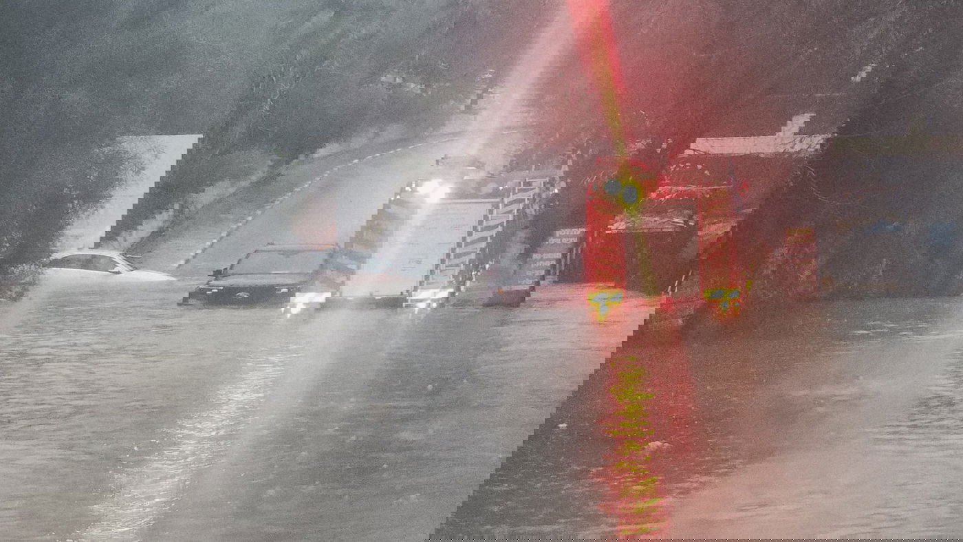 הסערה נמשכת: לכודים רבים חולצו ברחבי הארץ | סכר בית זית עלה על גדותיו