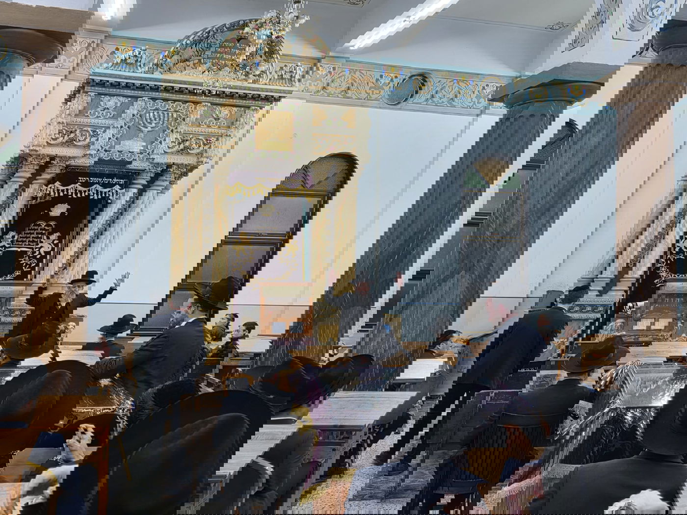 הפרוכת החדשה בישיבת לומז'ה