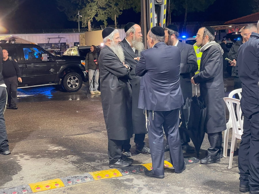 ראש העיר עוקב אחר החיפושים