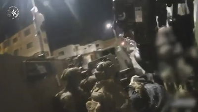 המסתערבים פשטו באישון לילה על שכם ועצרו חשוד | תיעוד ממצלמות הקסדה