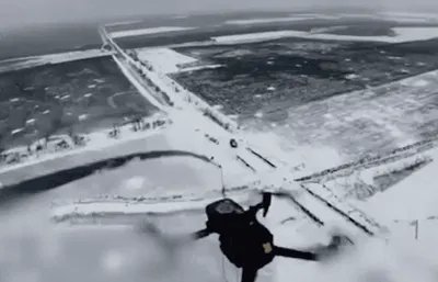 שיטה חדשה ליירוט רחפנים של האויב באמצעות חכה וחוט דיג.