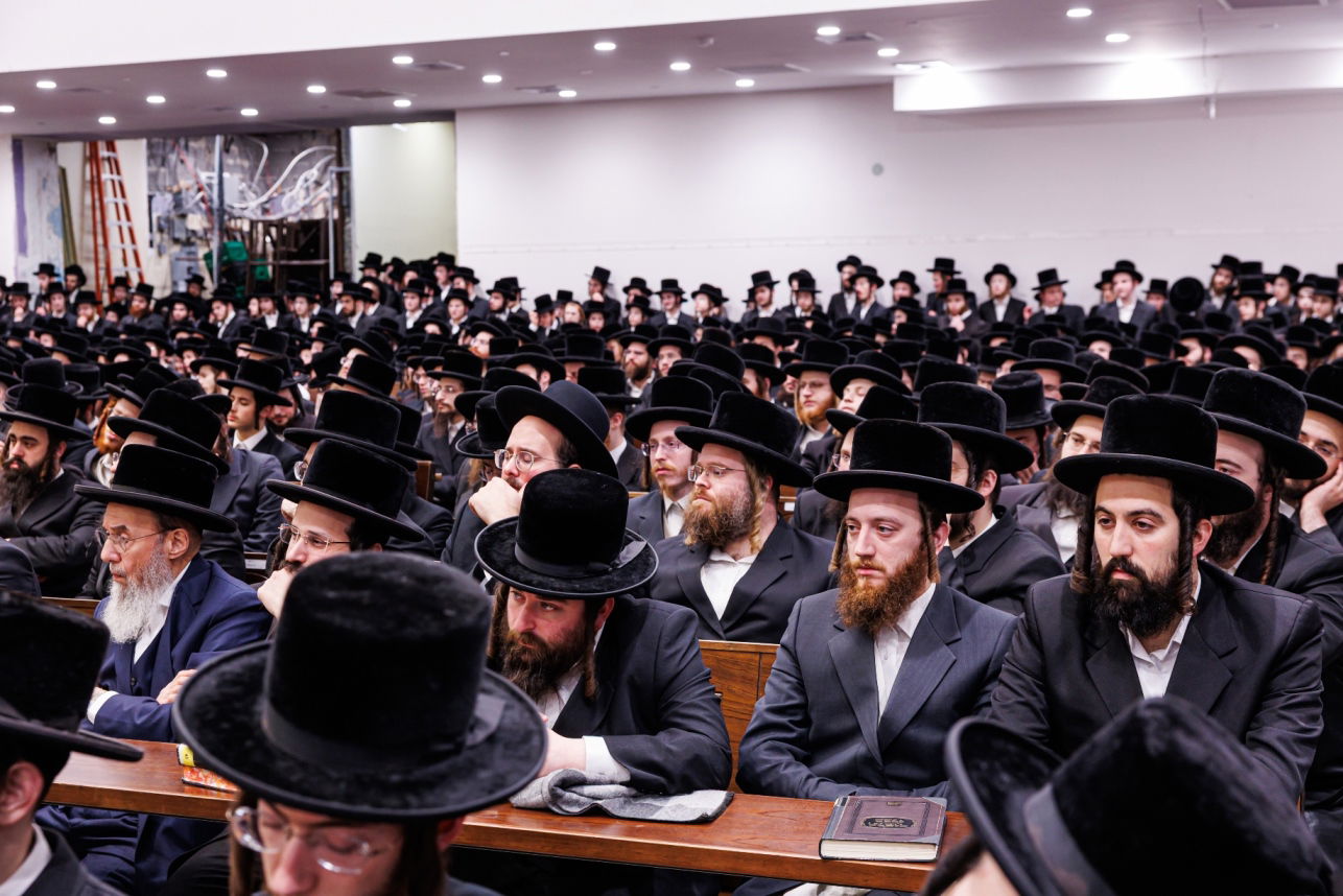 אסיפת התעוררות לרגל ימי השובבי"ם בחצה"ק באבוב 45