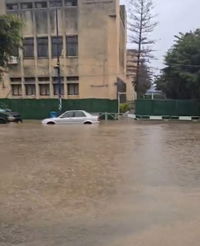 הצפות מים חריגות בלב השכונה החרדית: "מי אמר שאין פה ים?" | צפו