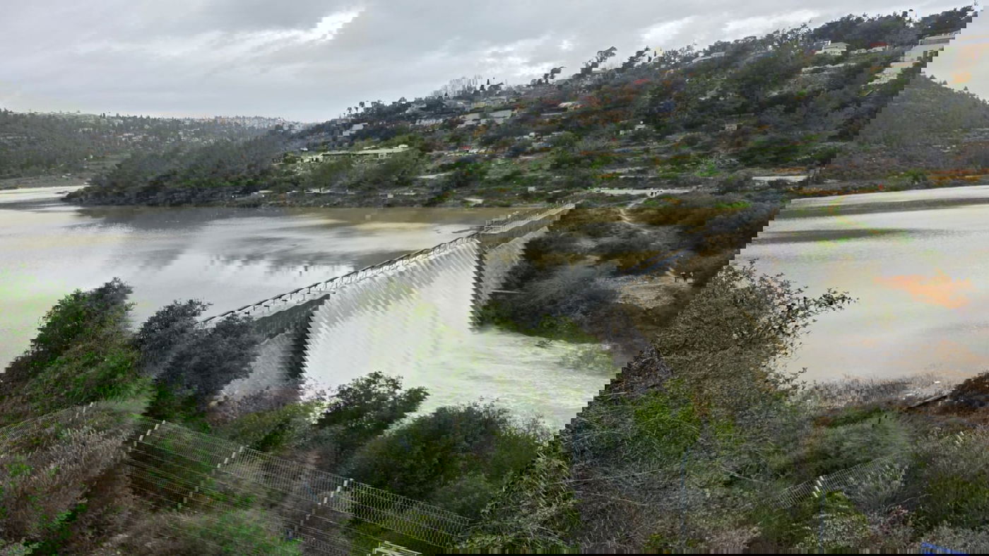 לראשונה מזה 3 שנים: סכר בית זית עלה על גדותיו