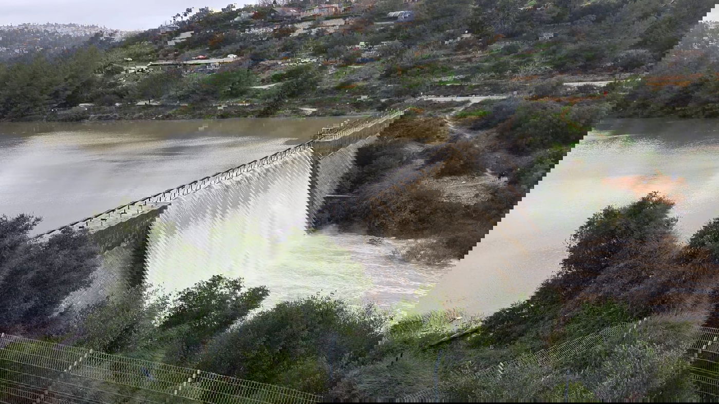 לראשונה מזה 3 שנים: סכר בית זית עלה על גדותיו