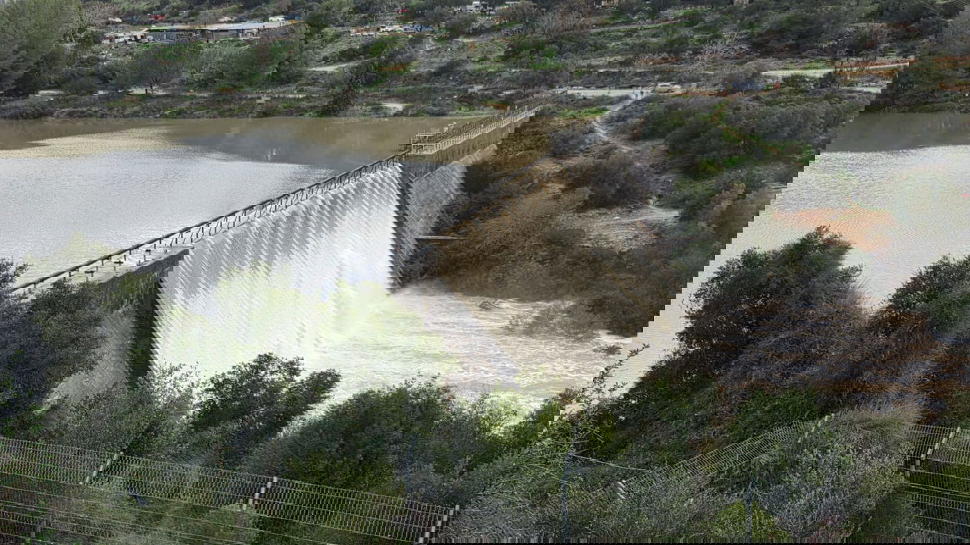 לראשונה מזה 3 שנים: סכר בית זית עלה על גדותיו