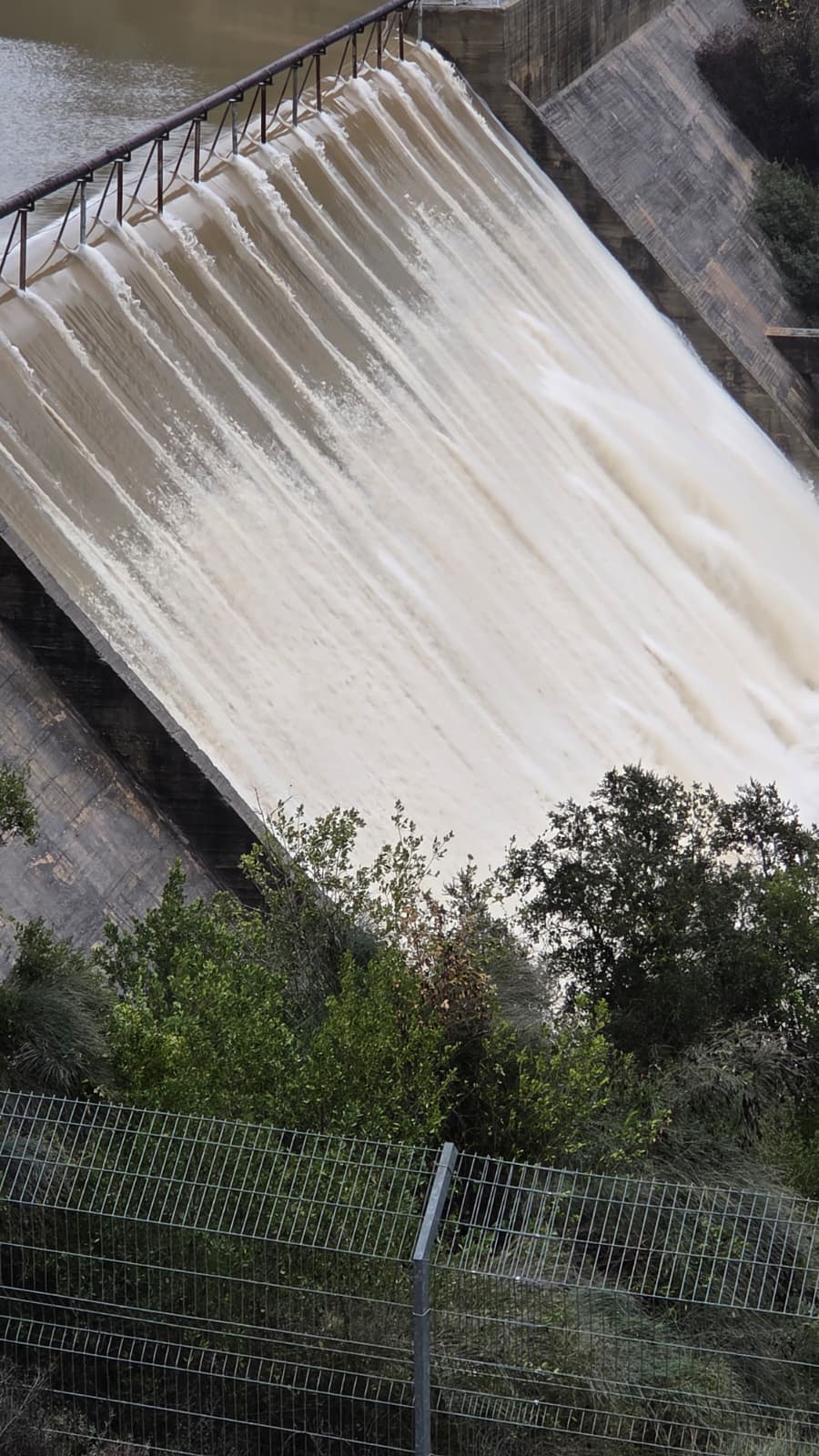 לראשונה מזה 3 שנים: סכר בית זית עלה על גדותיו