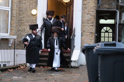 האדמו"ר מקרעטשניף סיגעט בביקור בלונדון