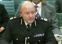 מבוכת ענק בבריטניה | מפקד המשטרה הודה: סמכנו על AI - שהמציא סיפור על מכבי תל-אביב