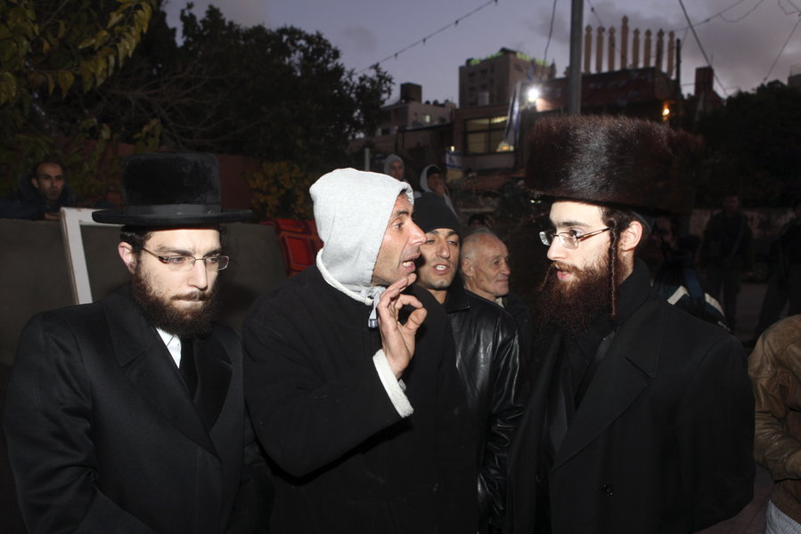 "מי שמשתמט לא יכול לקבל הטבות במיליונים" | עימות סוער ב'כיכר FM' • האזינו