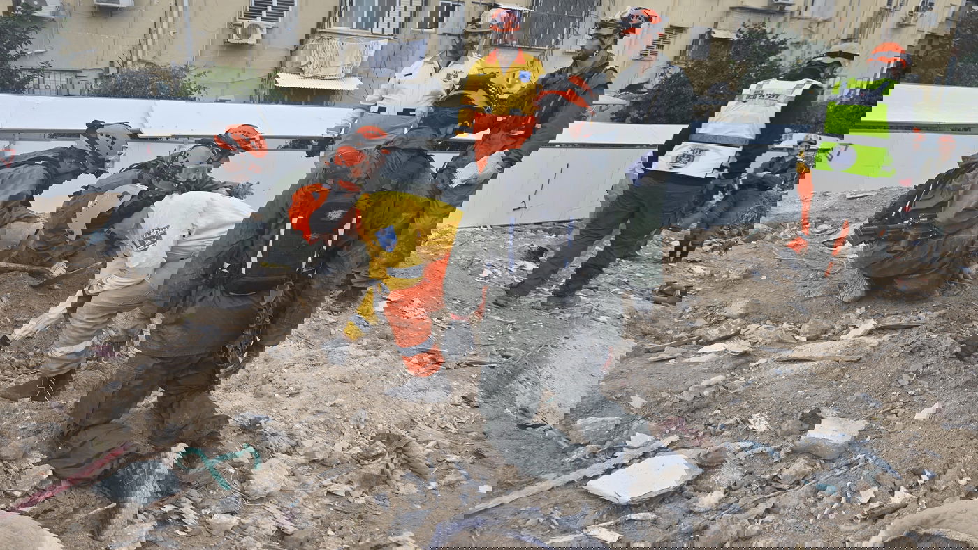 בלב תל אביב: תרגיל חילוץ מאתר הרס בתרחיש פגיעת טיל 