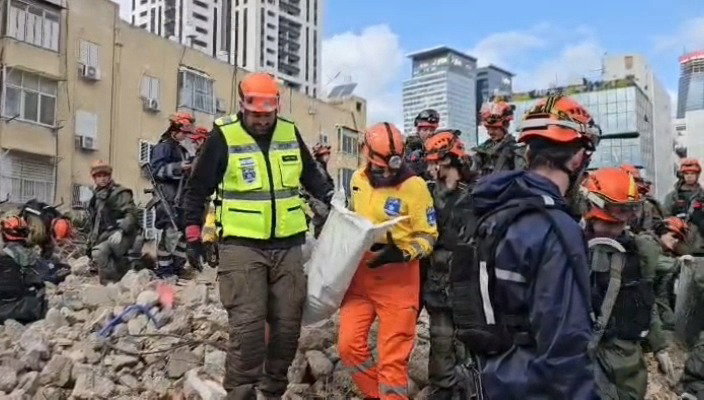 בלב תל אביב: תרגיל חילוץ מאתר הרס בתרחיש פגיעת טיל 
