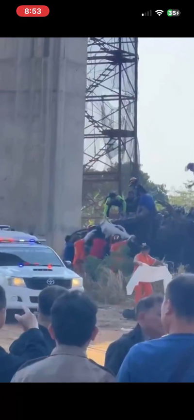 עשרות הרוגים בתאילנד לאחר שמנוף קרס על רכבת | חשש לדליפה כימית במקום 