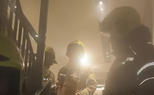 מים רותחים לצד חשמל פעיל: כך לוחמי האש מנעו אסון כבד בבניין מגורים בירושלים