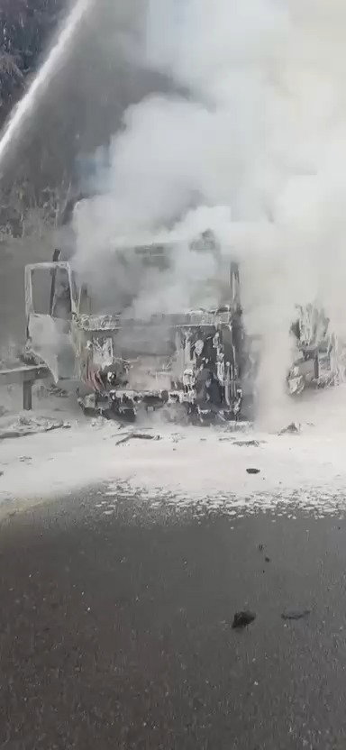 כיבוי המשאית הבוערת