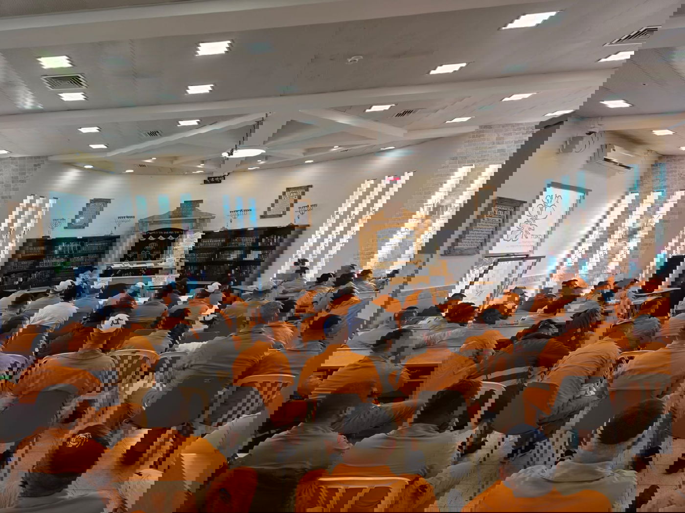 הגרי"ד גרוסמן בביקור בכלא חרמון