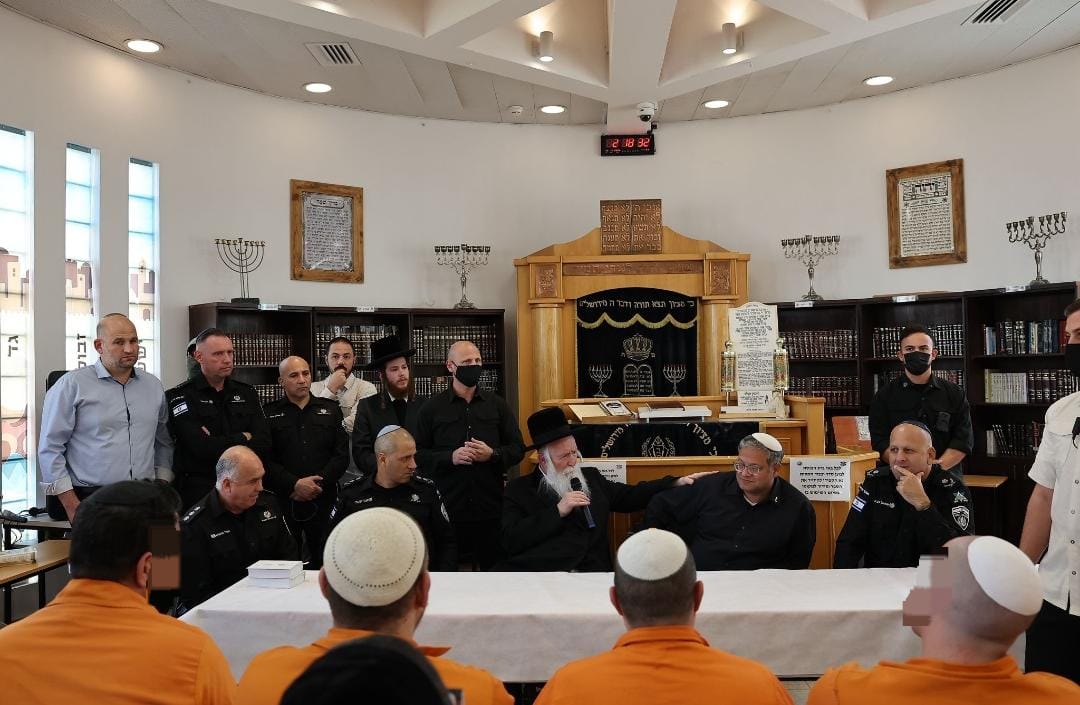 הגרי"ד גרוסמן בביקור בכלא חרמון