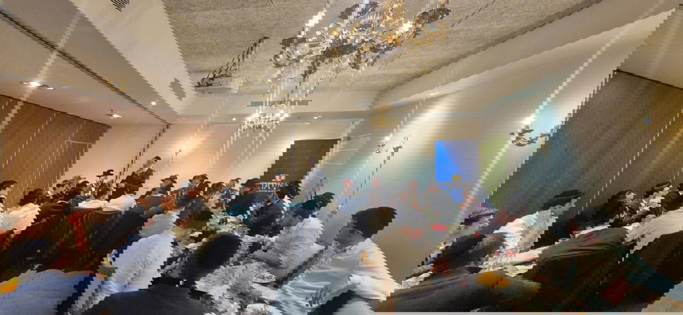 ראשי האיחוד מקבלים הדרכה מהרבנים