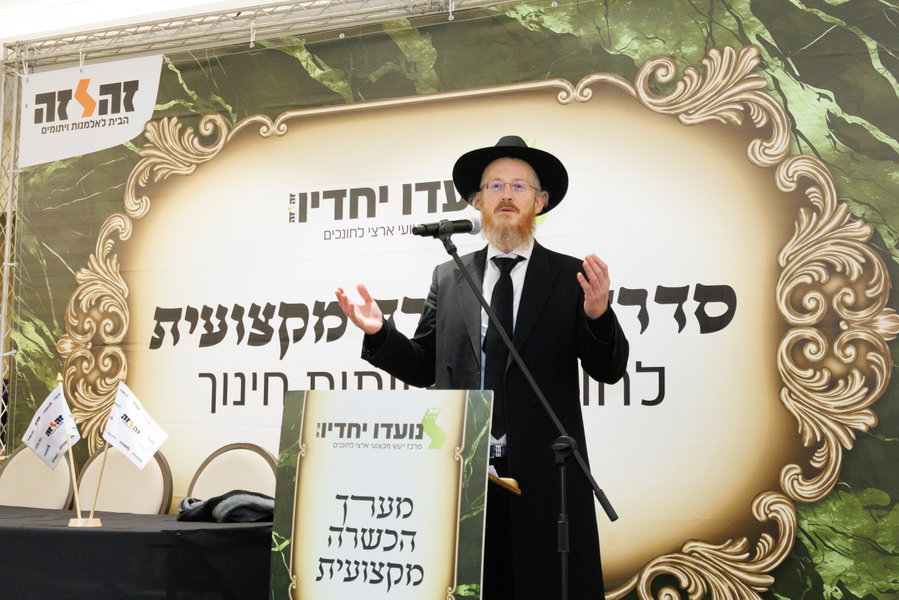 הגר"א קורנפלד רב קהילת הגר”א בבי”ש ומגדולי הרבנים בעיר