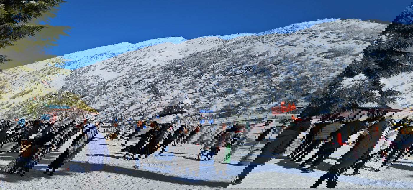 שוויץ בישראל: משפחות חרדיות לקחו פסק זמן בחרמון המושלג | תיעוד 