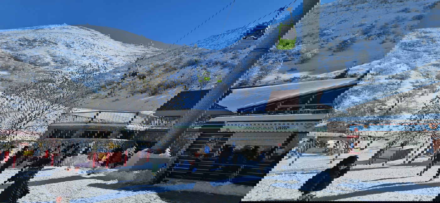 שוויץ בישראל: משפחות חרדיות לקחו פסק זמן בחרמון המושלג | תיעוד 