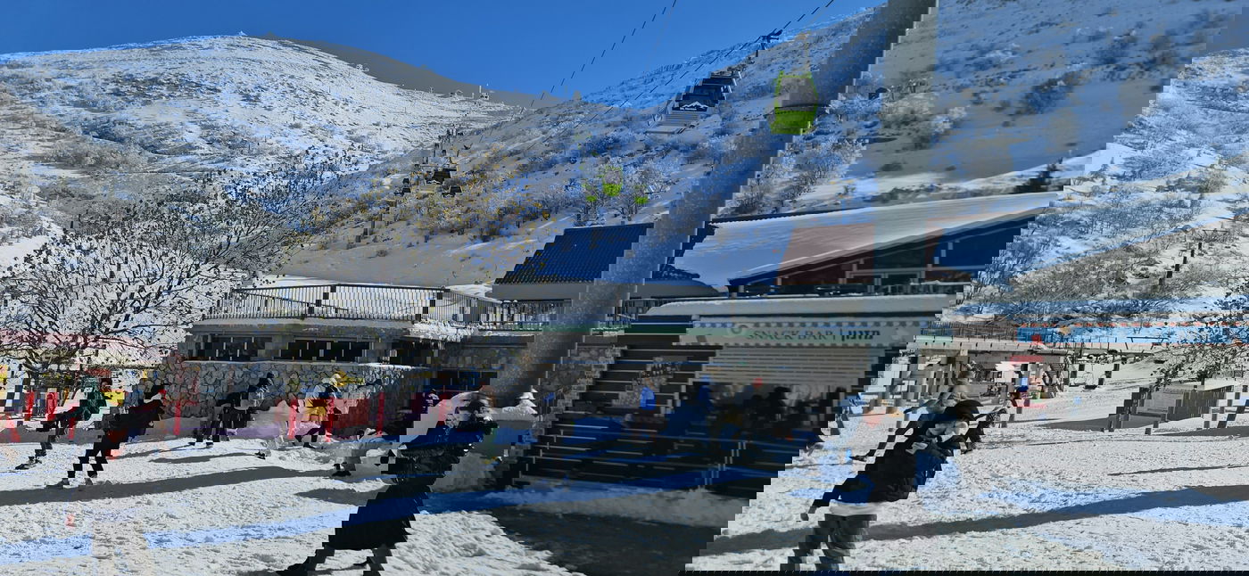 שוויץ בישראל: משפחות חרדיות לקחו פסק זמן בחרמון המושלג | תיעוד 