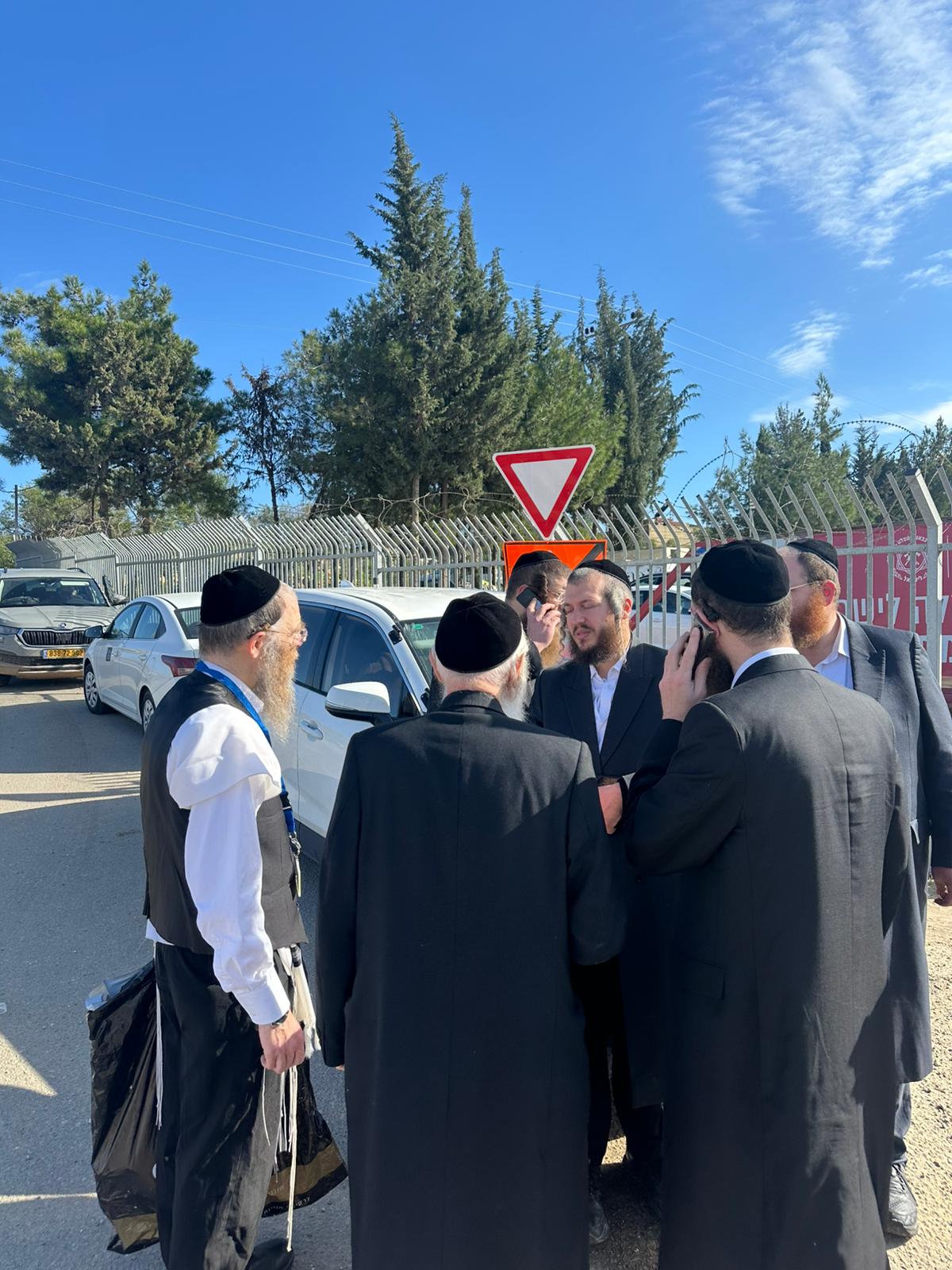 איפה מוישל'ה?? בכירי החסידות הצטרפו לחיפושים אחר הנער הנעדר בנחל