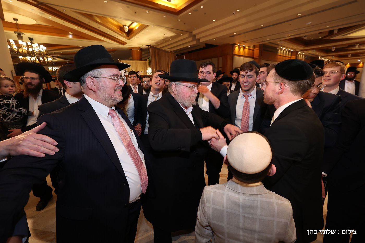 הרב רפי מנת חיתן את בנו; מי הגיע לאחל מזל טוב?