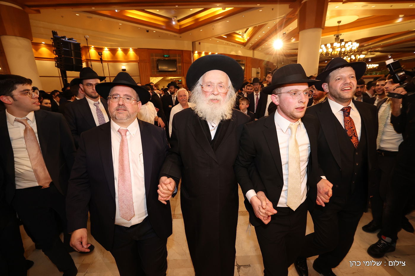 הרב רפי מנת חיתן את בנו; מי הגיע לאחל מזל טוב?