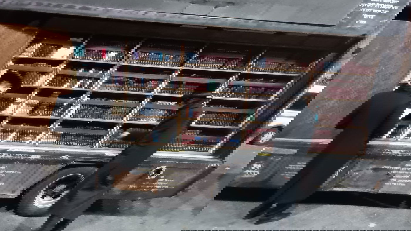 חסידות על גלגלים: משאית הספרים שהפכה ללהיט בניו-יורק