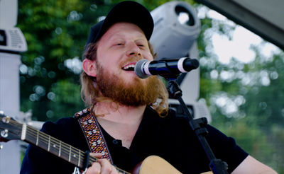 הזמר והיוצר מלונדון בסינגל חדש וייחודי: "אור ירח"