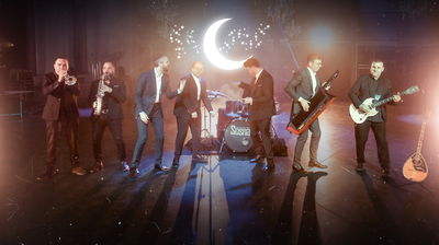 ישראל סוסנה מארח את החברים למחרוזת ראש חודש ייחודית