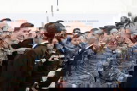 מקרון עם חיילים צרפתים