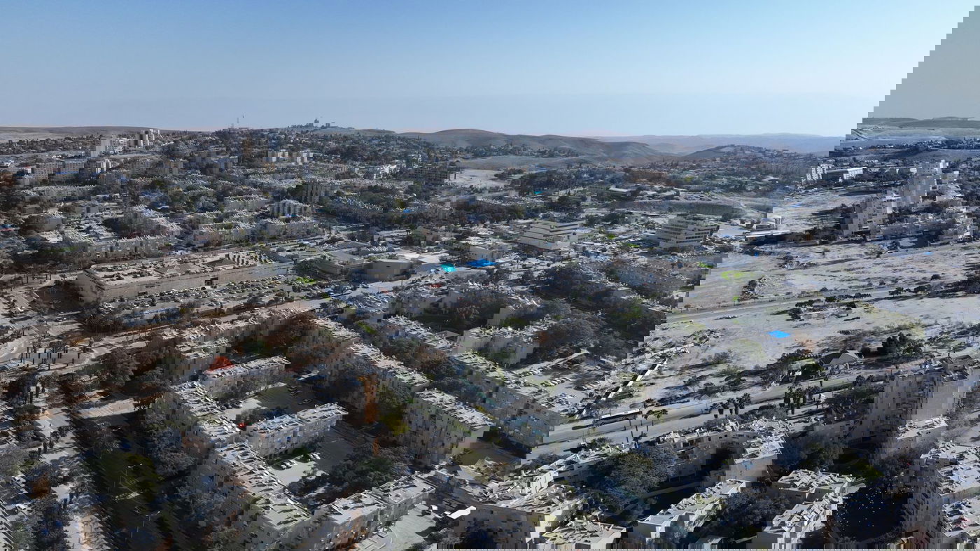 בשורה כלכלית בדרום: יזמים חרדים רכשו את קניון ערד תמורת 40 מיליון ש"ח

