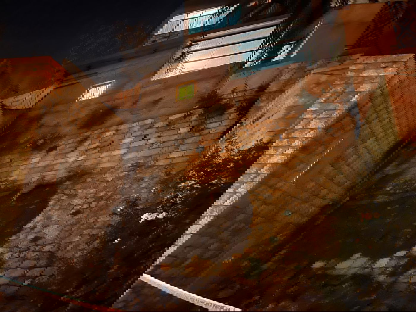 הבניין המפונה