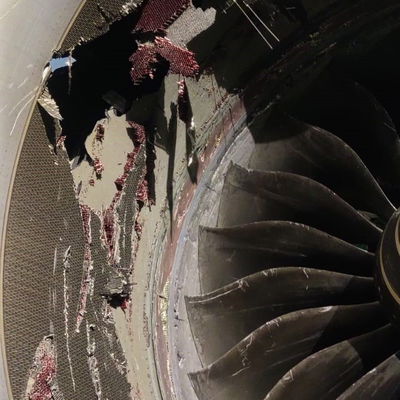 שברי המכולה בתוך המנוע