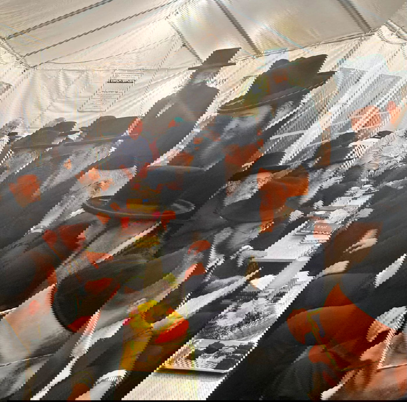 רכבת של מנחמים ב'שבעה' אצל האחים היועצים ביכלר | גלרייה מסכמת