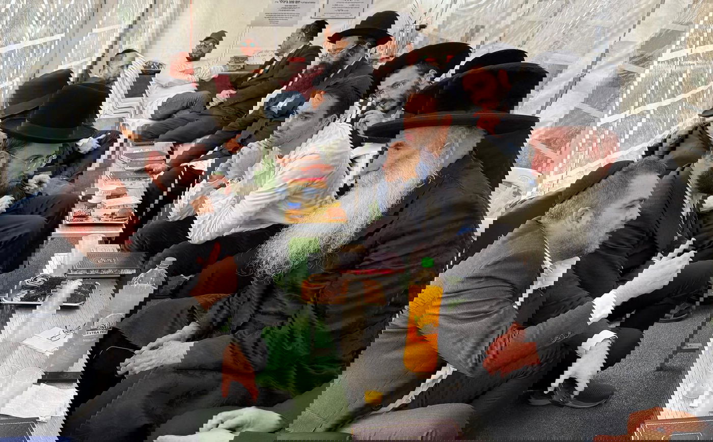 רכבת של מנחמים ב'שבעה' אצל האחים היועצים ביכלר | גלרייה מסכמת