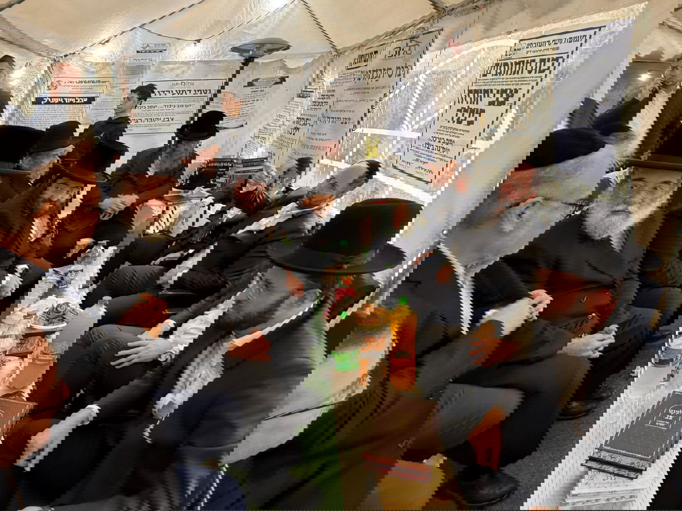 רכבת של מנחמים ב'שבעה' אצל האחים היועצים ביכלר | גלרייה מסכמת