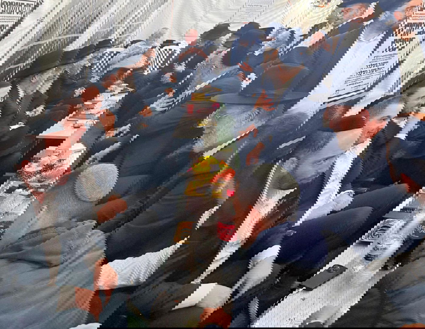 רכבת של מנחמים ב'שבעה' אצל האחים היועצים ביכלר | גלרייה מסכמת