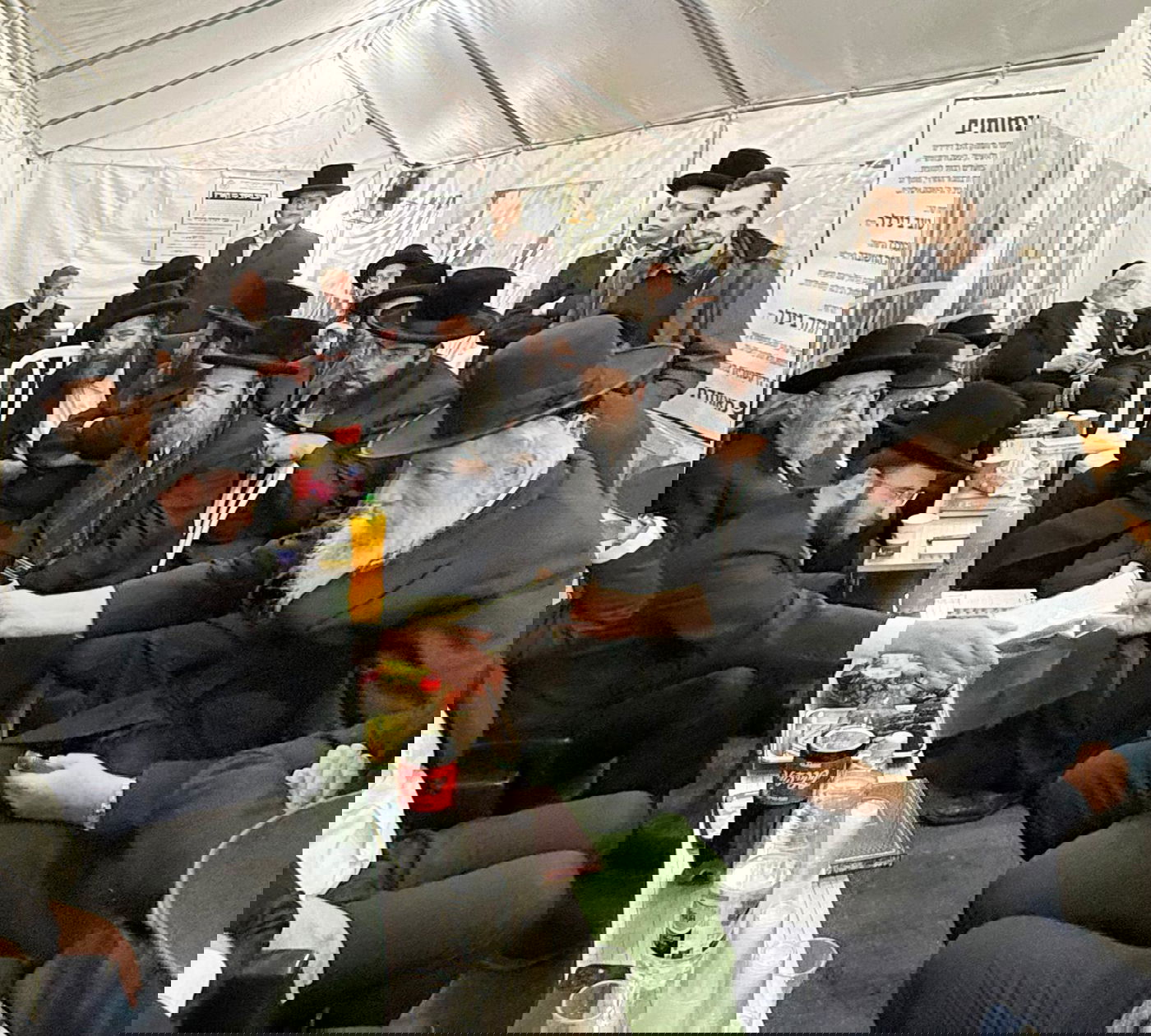 רכבת של מנחמים ב'שבעה' אצל האחים היועצים ביכלר | גלרייה מסכמת