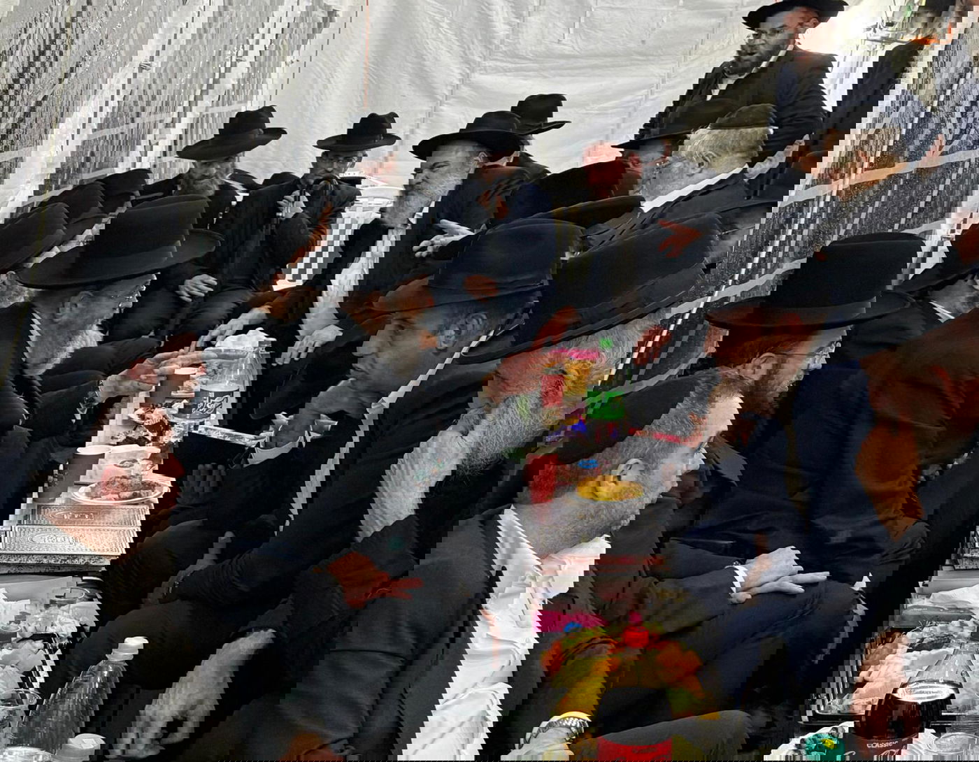 רכבת של מנחמים ב'שבעה' אצל האחים היועצים ביכלר | גלרייה מסכמת