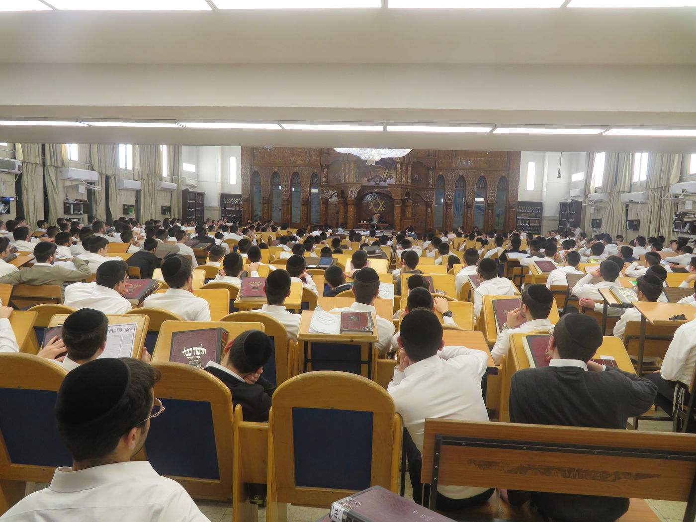 סיום הש"ס בליל שישי ביסודות  תל אביב