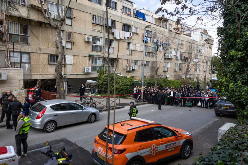 עשרות סקרנים מתגודדים, המשטרה סגרה את השטח | זירת האסון בתמונות