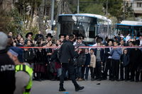 עשרות סקרנים מתגודדים, המשטרה סגרה את השטח | זירת האסון בתמונות