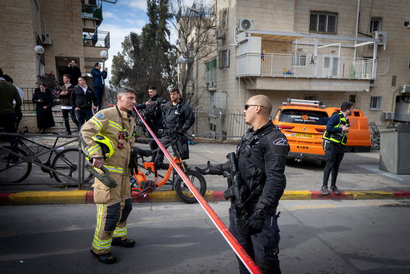 עשרות סקרנים מתגודדים, המשטרה סגרה את השטח | זירת האסון בתמונות