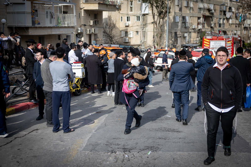 עשרות סקרנים מתגודדים, המשטרה סגרה את השטח | זירת האסון בתמונות