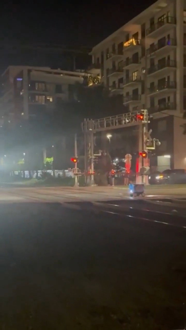 הרכבת מחוצצת את הרובוט 