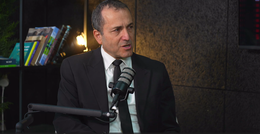 פרסום ראשון: "הזמרת הזמינה את רום להיכנס; בן זוגה תקף אותו באכזריות"